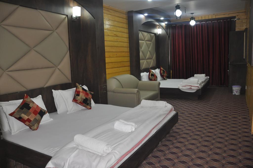 Hotel Azad Durgjan ภายนอก รูปภาพ