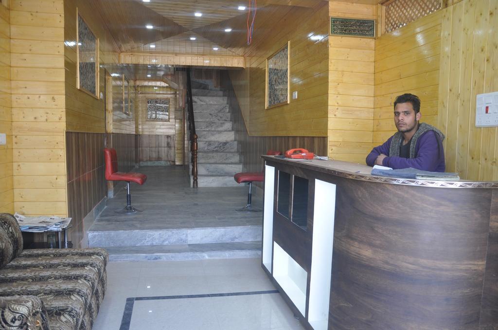 Hotel Azad Durgjan ภายนอก รูปภาพ