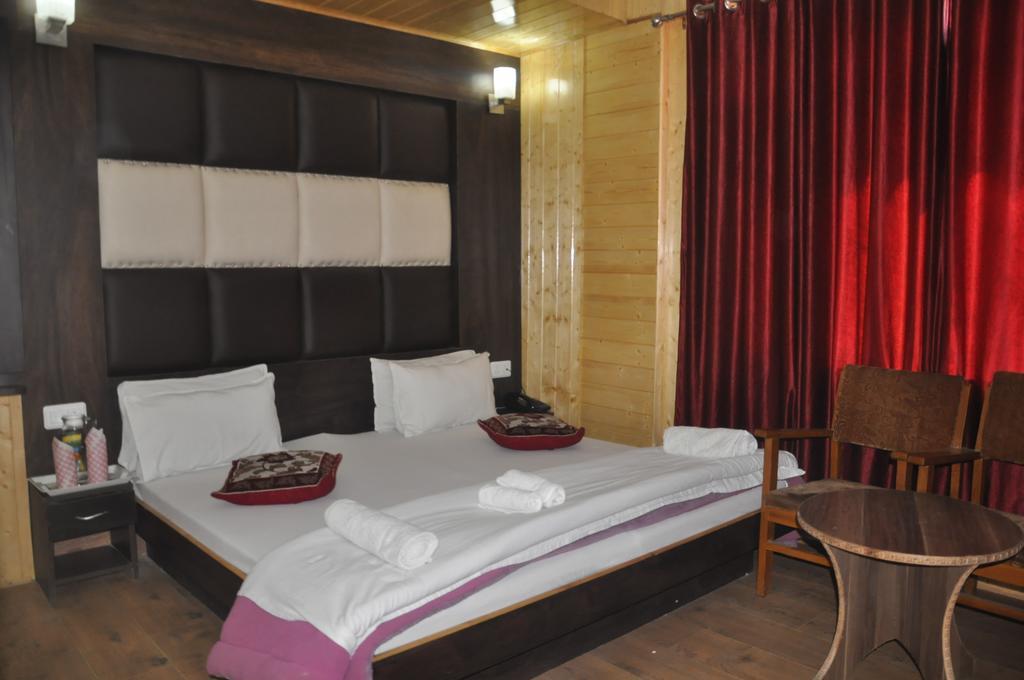 Hotel Azad Durgjan ห้อง รูปภาพ