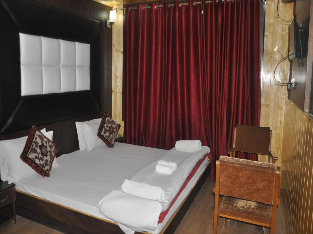Hotel Azad Durgjan ภายนอก รูปภาพ